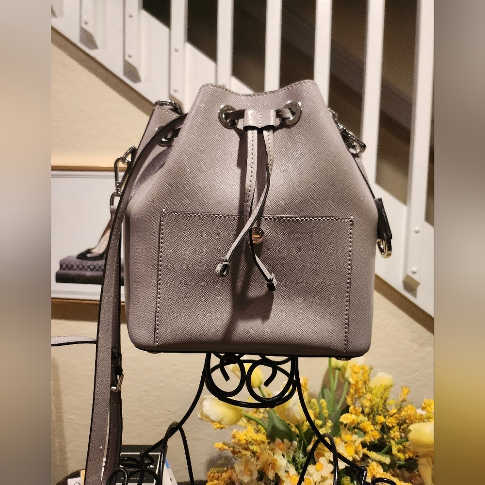Michael Kors Greenwich Saffiano Bucket shoulder / Crossbody Bag